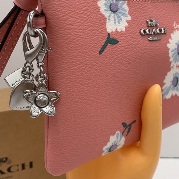 COACH Boxed Corner Zip Wristlet With Daisy Print - Picture 11 of 16